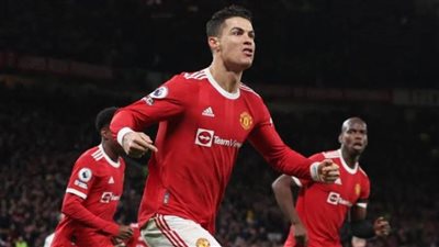 مانشستر يونايتد وتوتنهام في صراع المربع الذهبي للبريميرليغ وليفربول ينتظر الهدايا