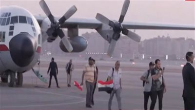بالفيديو... وصول مجموعة جديدة من المصريين القادمين من السودان