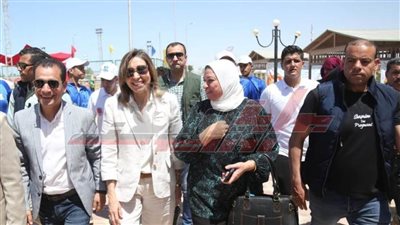 وزيرة الثقافة توجه بتسيير قوافل المكتبات المتنقلة لقرية شهداء الروضة 