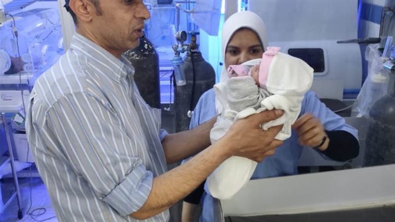 الطفله المولوده