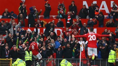 مانشستر يونايتد يعبر محطة أستون فيلا في البريميرليج