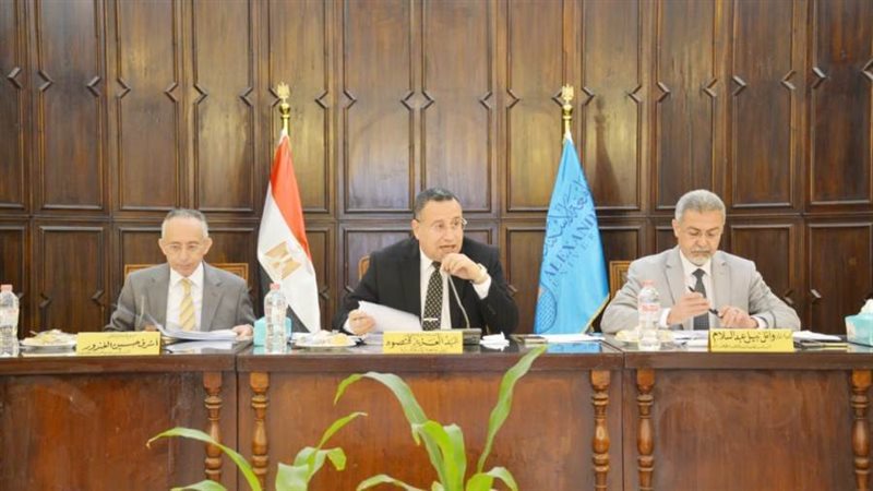 رييس جامعة الإسكندرية