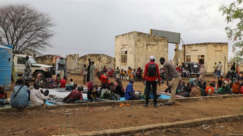 شبح الجوع والاشتباكات