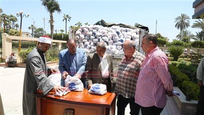 محافظ كفر الشيخ: توزيع 40 ألفًا و800 شنطة على الأسر المستحقة