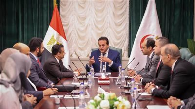 وزير الصحة يستقبل وفدًا من المجلس العماني لمناقشة التعاون في مجال التعليم الطبي المهني