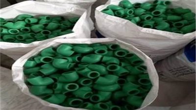 2500 كيلو حبيبات بلاستيك مجهولة المصدر داخل مصنع بالشرقية 