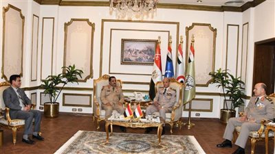 وزير الدفاع يناقش مع نظيره اليمني عدداً من الموضوعات ذات الاهتمام المشترك