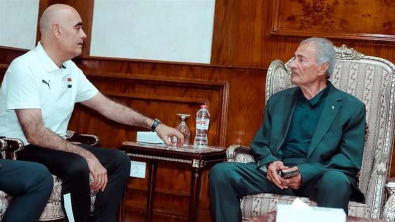 الدكتور حسن مصطفي