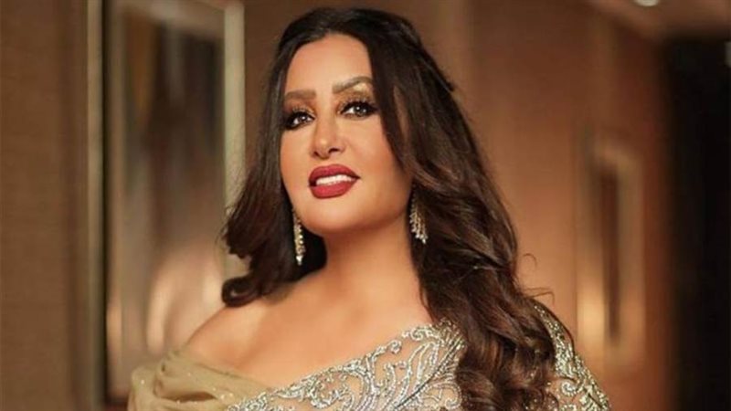 الفنانة لطيفة