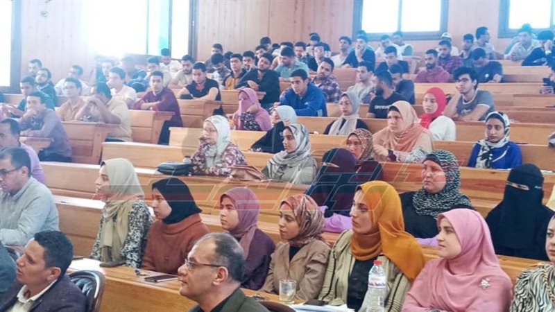 خلال الندوة