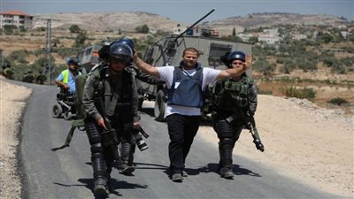 مؤسسات الأسرى الفلسطينية: الاحتلال الإسرائيلي يواصل اعتقال 16 صحفيًا في سجونه تزامنًا مع اليوم العالمي لحرية الصحافة