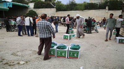 مركز الملك سلمان للإغاثة يوزع مساعدات إيوائية  لمتضرري الزلزال في إدلب 