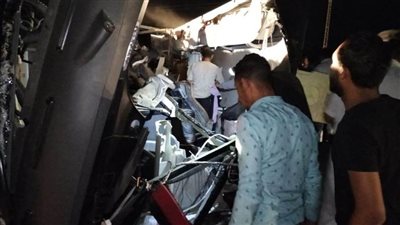 بالصور.. مصرع 14واصابة أكثر من 25 في تصادم أتوبيس بشاحنة نقل ثقيل