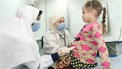 صحة المنيا.. تقدم الخدمات الطبية لـ 1942 حالة في قرية السلام بني مزار