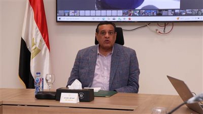 وزير التنمية المحلية يتابع مع المحافظين قرارات تحديد أسعار تعريفة الركوب الجديدة لسيارات الأجرة بالخطوط الداخلية والخارجية