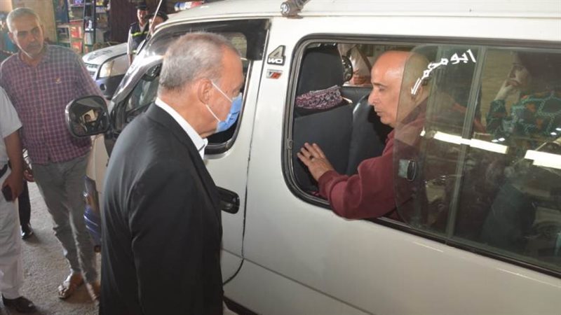 محافظ القليوبية يستمع