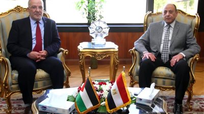 وزير الطيران المدني يبحث مع وزير النقل الفلسطيني الاستعدادات لنقل الحجاج الفلسطينيين إلى الأراضي المقدسة  
