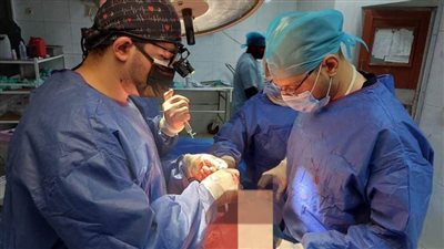 فريق طبي بجامعة أسيوط ينجح في إنقاذ حياة شاب إثر تلقيه طعنة نافذة بالقلب