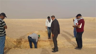 عينات من التربة للتعرف على الزراعات المناسبة بالتجمعات التنموية