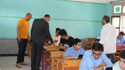 وكيل وزارة التربية والتعليم بالإسماعيلية يتفقد عددًا من المدارس لمتابعة امتحانات النقل