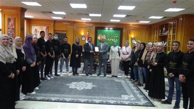 رئيس جامعة المنيا يستقبل الطلاب المبتكرين لتطبيق 