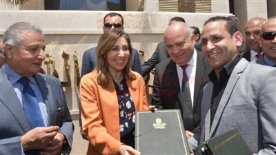 وزيرة الثقافة تطلق المكتبات المتنقلة لـ6 محافظات