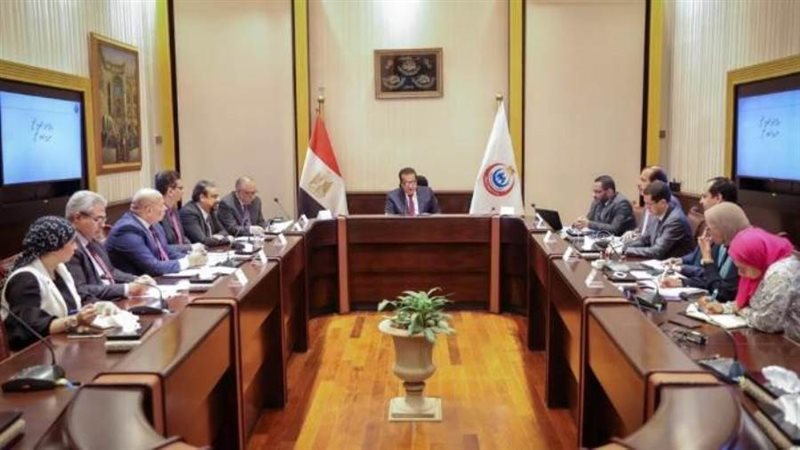 اجتماع وزير الصحة