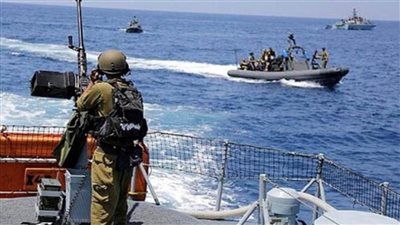 بحرية الاحتلال الإسرائيلي تُهاجم مراكب الصيادين الفلسطينيين جنوب قطاع غزة