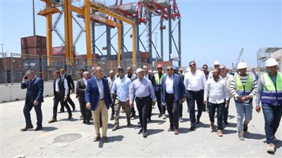 وزير النقل يتفقد التجهيزات النهائية لمحطة 