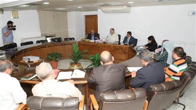 محافظ أسيوط يناقش تعظيم الاستفادة من الحديقة الدولية وبعض المراسي النيلية وتنمية موارد المحافظة