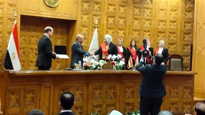 وزير العدل يُكرم القاضيات في دورة التكوين الأساسي لهن