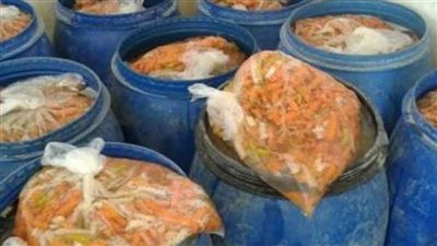 إعدام 21 طن أغذية فاسدة وغلق 3 مصانع للمخللات بالشرقية 