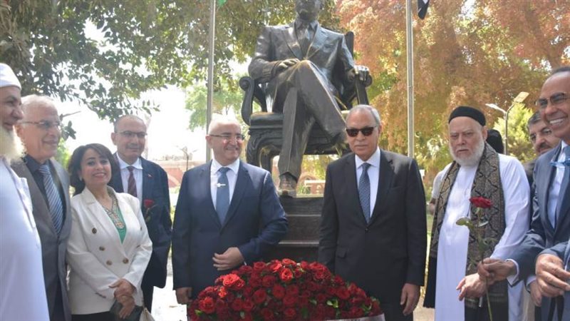 وضع إكليل الزهور