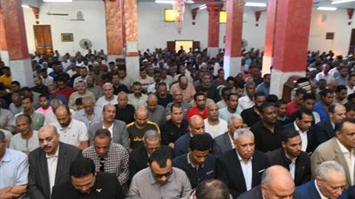 محافظ قنا يتقدم صلاة الجنازة ومراسم تشييع جثمان الكاتب الصحفي محمود بكري