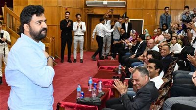 رئيس جامعة قناة السويس يشهد انطلاق فاعليات مهرجان