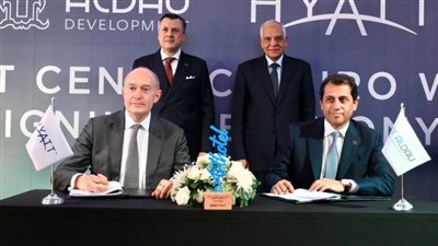 وزير السياحة والآثار يشهد توقيع عقد تشغيل أول منشأة فندقية للفنون في مصر