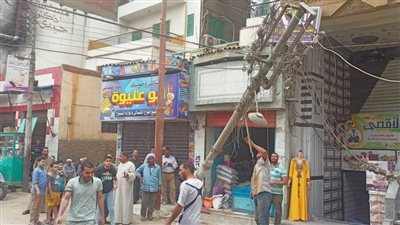 حمولة زائدة للنقل تتسبب في سقوط عمود وانقطاع الكهرباء بببا