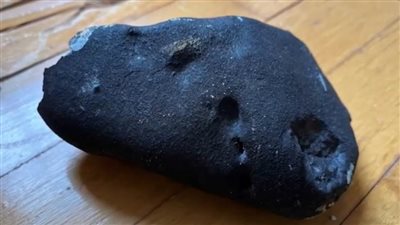 عاجل| نيزك يخترق منزلا في مشهد نادر لم يسجل سابقا... فيديو