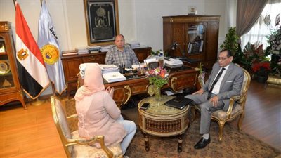 محافظ أسيوط يؤكد تقديمه الدعم اللازم للمبادرات الخاصة بتنمية الصناعة