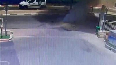 صاروخ من غزة يستهدف ساحة سيارات في نتيفوت جنوبي إسرائيل