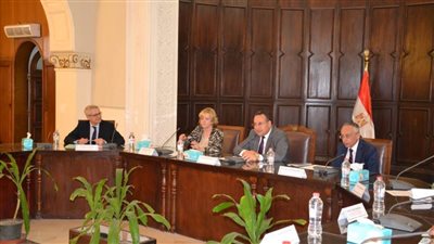 رئيس جامعة الإسكندرية يستقبل وفد بلدية نيس كوت دازور الفرنسية لبحث سبل التعاون بين الجانبين