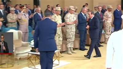 الرئيس السيسي يصل إلى مقر افتتاح موسم حصاد القمح بشرق العوينات