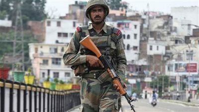 13 قتيلا جراء عملية اختطاف رهائن في قاعدة أمنية في باكستان