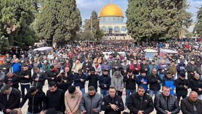 40  ألفا يؤدون صلاة الجمعة في المسجد الأقصى