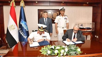 هيئة قناة السويس وجهاز الصناعات البحرية يوقعان عقد لبناء 
