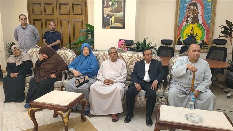 الأهالى أثناء انتظار