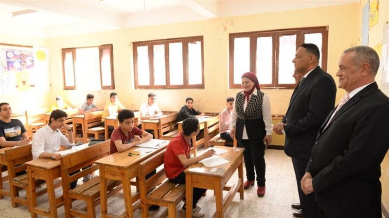 تفقد امتحانات الشهادة