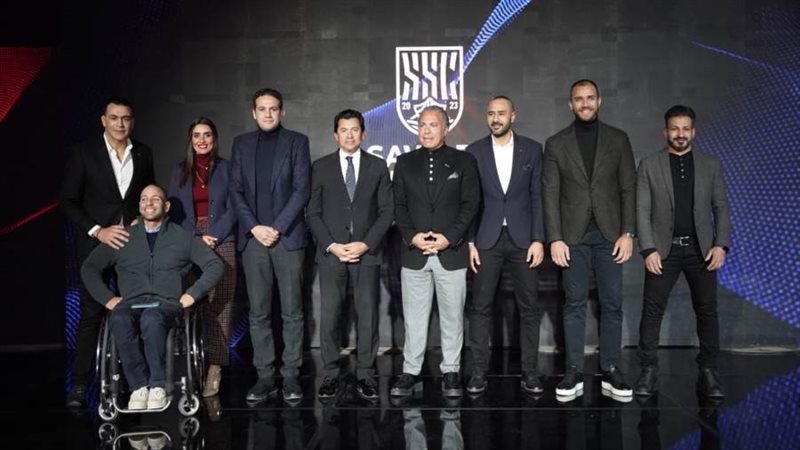 د. أشرف صبحى مع ادارة