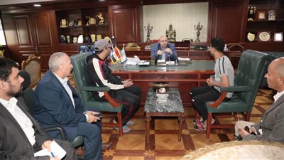 محافظ بني سويف يستقبل عدداً من متضرري حريق المعرض التجاري الخاص