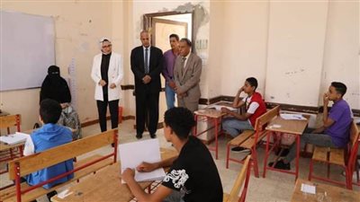 نائب محافظ الوادي الجديد تتفقد سير امتحانات الشهادة الإعدادية بالخارجة